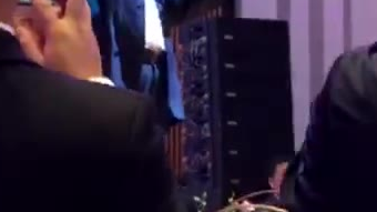 男高音演员唱歌
